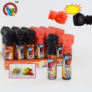 nắm tay đồ chơi với kẹo cao su bong bóng