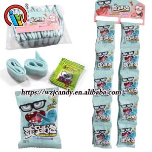 cuộn kẹo cao su bong bóng với kẹo popping