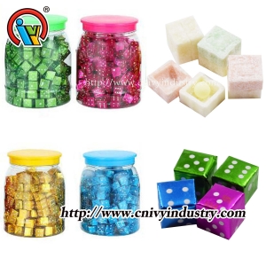 xúc xắc nhai kẹo cao su bong bóng với kẹo bóng